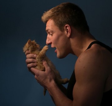 gronk.and.cats_400_360_343_90.jpg